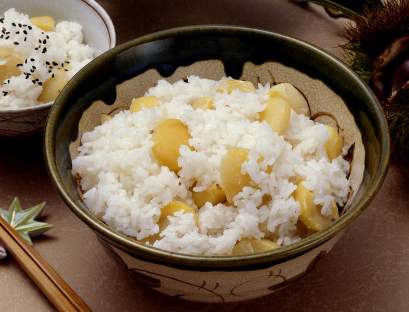 米饭,无人,横图,俯视,室内,特写,白天,烹饪,餐桌,筷子,桌子,餐具,阴影,光线,影子,陶瓷,板栗,栗子,日本料理,料理,食品,坚果,毛栗子,陶瓷制品,饭,两碗,文化,传统,菜肴,美食,食物,两个,黄色,容器,碗,日式料理,日式,佳肴,餐台,储藏,礼节,五谷,储存,礼仪,毛栗,栗果,栗楔,进餐用具,烹调用具,彩图,高角度拍摄,贮存