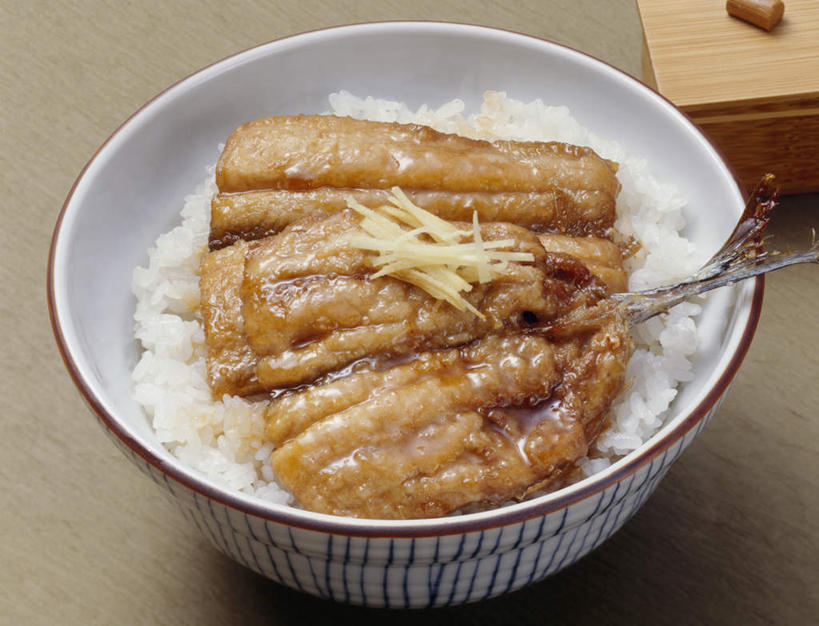 米饭,无人,横图,俯视,室内,特写,白天,烹饪,餐桌,桌子,餐具,阴影,光线,影子,陶瓷,肉,鱼肉,日本料理,料理,食品,陶瓷制品,饭,猪肉,菜肴,美食,肉类,食物,容器,碗,日式料理,日式,炸,佳肴,餐台,储藏,五谷,储存,肉食,豚肉,一碗,进餐用具,烹调用具,彩图,高角度拍摄,贮存