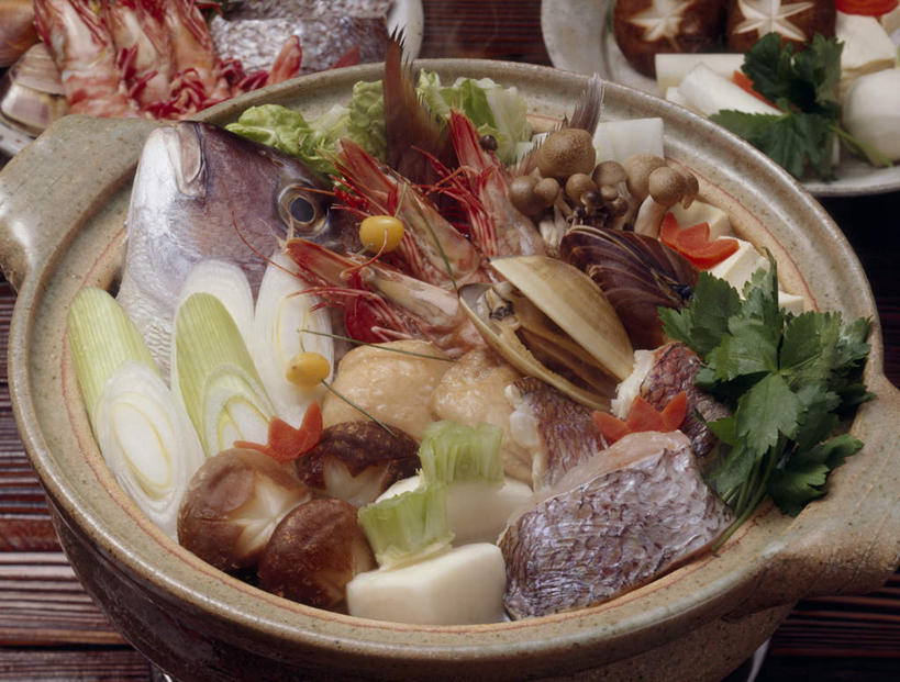 海鲜,无人,横图,俯视,室内,特写,白天,烹饪,桌面,桌子,蔬菜,餐具,阴影,新鲜,光线,木制,螃蟹,砂锅,影子,菌菇,蘑菇,肉,鱼肉,日本料理,料理,食品,菌类,蛤蜊,火锅,水产,沙锅,菜肴,美食,肉类,海洋生物,食物,木制品,日式料理,日式,食用菌,蛤,佳肴,有机食品,绿色食品,水生动物,海产品,水生物,肉食,海底动物,蛤仔,暖锅,进餐用具,烹调用具,彩图,高角度拍摄