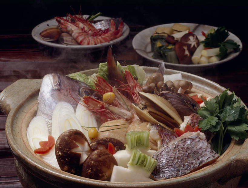 无人,横图,俯视,室内,特写,白天,烹饪,桌面,桌子,蔬菜,餐具,阴影,新鲜,光线,木制,砂锅,影子,菌菇,蘑菇,肉,鱼肉,日本料理,料理,食品,菌类,火锅,沙锅,菜肴,美食,肉类,食物,木制品,日式料理,日式,食用菌,佳肴,有机食品,绿色食品,肉食,暖锅,进餐用具,烹调用具,彩图,高角度拍摄