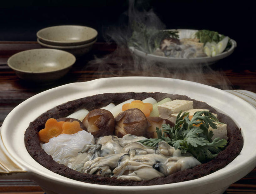 海鲜,豆腐,无人,横图,俯视,室内,特写,白天,烹饪,雾,桌面,桌子,阴影,沸腾,光线,木制,蒸汽,砂锅,影子,菌菇,日本料理,料理,食品,水蒸气,菌类,蛤蜊,火锅,水产,沙锅,菜肴,美食,海洋生物,食物,木制品,日式料理,日式,食用菌,蛤,佳肴,豆制品,水生动物,海产品,水生物,海底动物,蛤仔,蒸发,滑子菇,珍珠菇,滑菇,暖锅,彩图,高角度拍摄