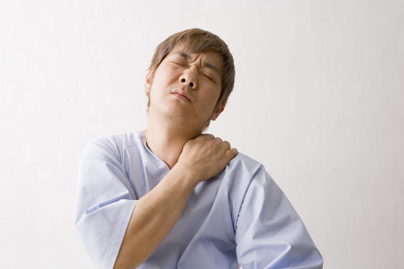 东方人,一个人,站,闭眼,横图,室内,白天,白色背景,正面,亚洲,仅一个男性,仅一个人,阴影,光线,影子,注视,黄种人,仅一个年轻男性,观察,看,站着,疼痛,摄影,影棚,观看,察看,关注,肩部,男人,男性,年轻男性,亚洲人,闭眼睛,闭着眼,闭着眼睛,站立,半身,彩图,影棚拍摄,拍摄