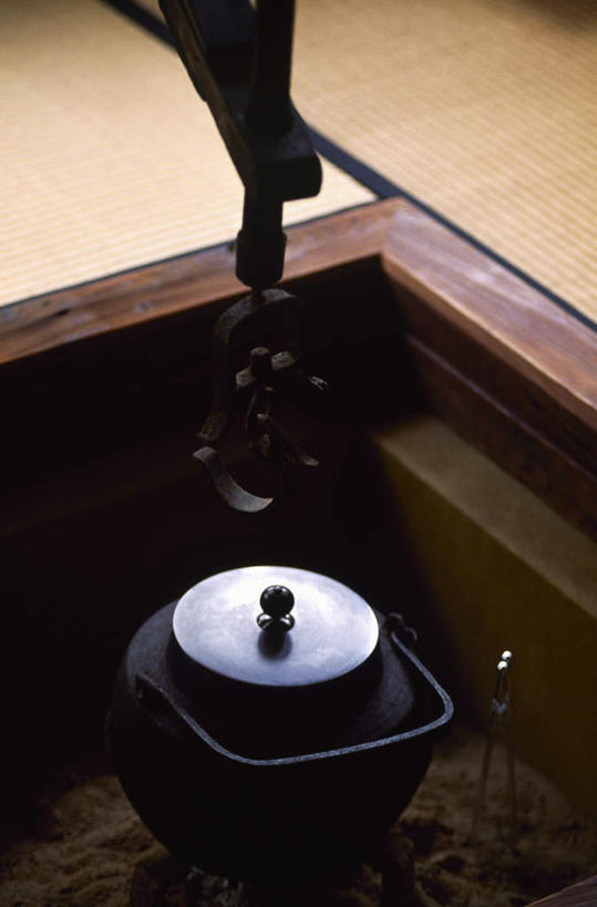 无人,竖图,俯视,室内,特写,白天,壁炉,京都,日本,亚洲,朦胧,模糊,日本文化,壶,榻榻米,水壶,茶壶,京都府,东亚,本州,本州岛,日本国,近畿地方,近畿,彩图,高角度拍摄