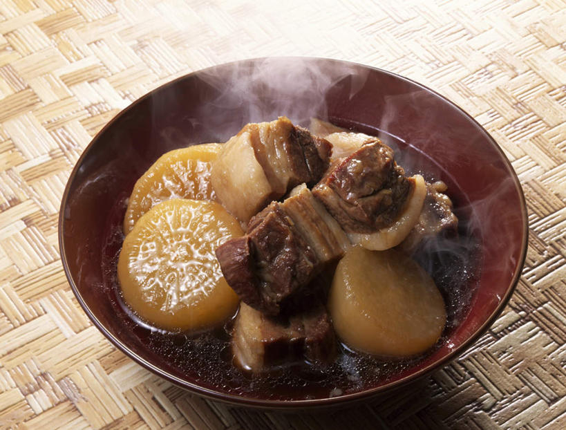 无人,横图,俯视,室内,特写,白天,烹饪,雾,萝卜,白萝卜,蔬菜,餐具,一堆,许多,堆叠,堆积,沸腾,朦胧,模糊,新鲜,蒸汽,肉,日本料理,料理,食品,水蒸气,切块,猪肉,菜肴,美食,肉类,食物,碗,日式料理,日式,佳肴,有机食品,绿色食品,堆,肉食,豚肉,蒸发,进餐用具,烹调用具,莱菔,彩图,高角度拍摄