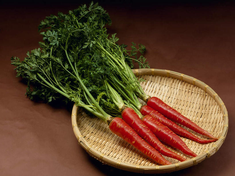 无人,横图,俯视,室内,特写,白天,萝卜,胡萝卜,蔬菜,一排,许多,新鲜,整齐,篮子,食品,食物,排列,摄影,有机食品,绿色食品,影棚,队列,红萝卜,甘荀,彩图,高角度拍摄,影棚拍摄,拍摄