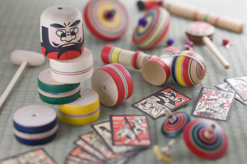 无人,竖图,俯视,室内,特写,白天,游戏,静物,朦胧,模糊,锤子,玩,娱乐,卡片,陀螺,休闲,益智,摄影,影棚,活动,发泄,消遣,智力,宣泄,陀罗,干乐,冰尜,打老牛,独乐,玩耍,嬉戏,彩图,高角度拍摄,影棚拍摄,拍摄