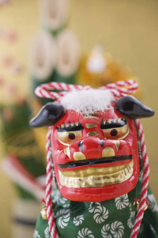 无人,竖图,室内,特写,白天,正面,雕塑,黄色背景,朦胧,模糊,装饰,雕刻,雕像,摄影,影棚,纪念,华丽,修饰,点缀,主题,门松,衬托,美观,雅致,雅观,长寿,彩图,影棚拍摄,拍摄