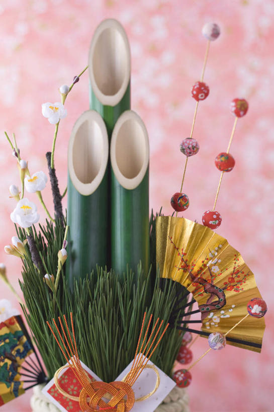 无人,竖图,俯视,室内,特写,白天,朦胧,模糊,装饰,扇子,折扇,纸扇,清凉,凉爽,文化,一个,摄影,影棚,单个,华丽,修饰,点缀,门松,衬托,美观,雅致,雅观,长寿,撒扇,彩图,高角度拍摄,影棚拍摄,拍摄,传统文化