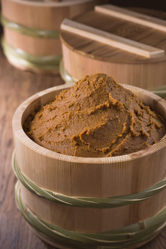 无人,竖图,俯视,室内,特写,白天,烹饪,植物,豆,大豆,蔬菜,一堆,许多,堆叠,堆积,新鲜,桶,豆类,豆子,毛豆,调料,日本料理,料理,食品,调味品,调味料,菜肴,美食,食物,容器,日式料理,日式,佳肴,有机食品,绿色食品,储藏,堆,储存,豆科,枝豆,味噌,黄豆,彩图,高角度拍摄,贮存