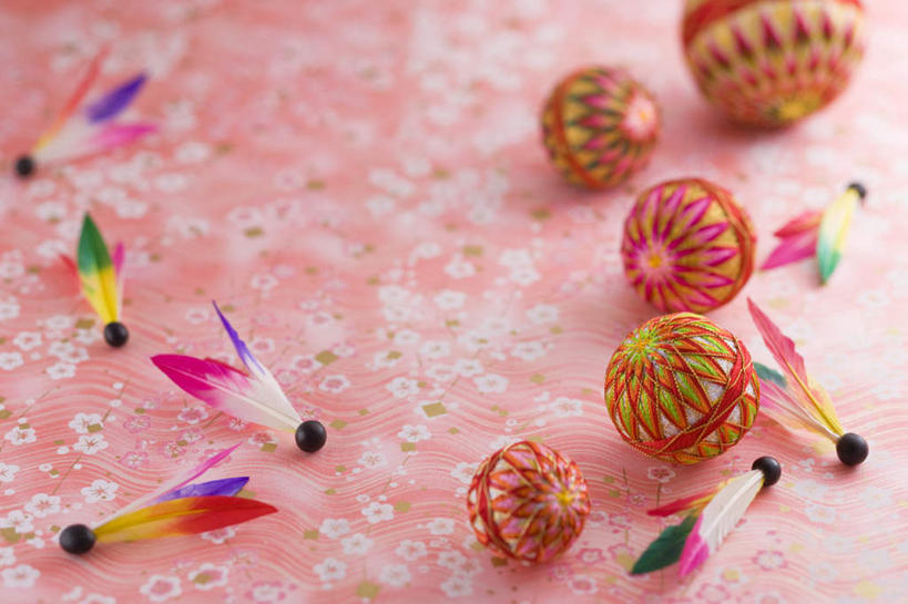 无人,横图,俯视,室内,特写,白天,羽毛球,静物,羽毛,许多,朦胧,模糊,球拍,羽毛球拍,羽毛球装备,球形,运动器械,排列,健身器械,摄影,影棚,健身器材,羽毛球球拍,摆列,羽毛球运动,彩图,高角度拍摄,影棚拍摄,拍摄,布列,分列,运动器材