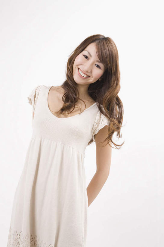 东方人,一个人,站,笑,微笑,露齿笑,竖图,室内,白天,白色背景,正面,裙子,亚洲,仅一个年轻女性,仅一个女性,仅一个人,注视,黄种人,长裙,观察,看,站着,日本人,摄影,影棚,观看,察看,关注,年轻女性,女人,女性,亚洲人,站立,半身,彩图,影棚拍摄,拍摄