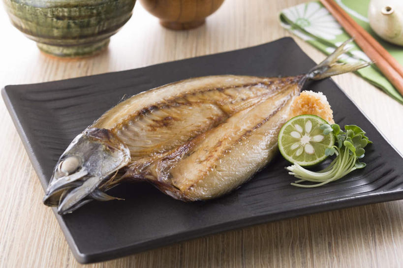 海鲜,无人,横图,俯视,室内,特写,白天,烹饪,柠檬,餐具,水果,切开,碟子,盘,日本料理,料理,食品,鲭鱼,水产,菜肴,美食,食物,盘子,碟,日式料理,切,日式,佳肴,巴浪,花巴,花池鱼,花鲱,花鳀,青花鱼,青占,鲐鲅鱼,油胴鱼,海产品,剖面,切面,益母果,柠果,彩图,高角度拍摄