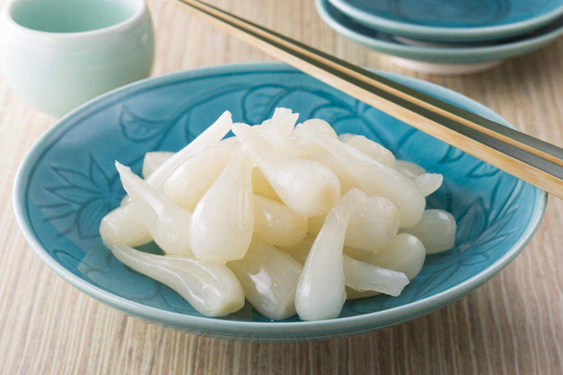 无人,横图,俯视,室内,特写,白天,烹饪,筷子,蔬菜,杯子,餐具,新鲜,葱,青葱,日本料理,料理,食品,文化,传统,菜肴,美食,食物,酒杯,水杯,日式料理,日式,佳肴,有机食品,绿色食品,礼节,礼仪,茶杯,进餐用具,烹调用具,彩图,高角度拍摄