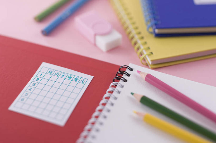 无人,横图,俯视,室内,特写,白天,五个,许多,朦胧,模糊,笔,办公用品,记事本,文具,一个,本子,笔记本,铅笔,橡皮,学习用品,摄影,影棚,单个,文具用品,彩图,高角度拍摄,影棚拍摄,拍摄