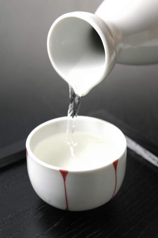 清酒,无人,竖图,俯视,室内,特写,白天,烹饪,浆果,杯子,水果,壶,桑葚,桑椹,日本料理,料理,食品,酒壶,酒类,菜肴,美食,酒,水壶,食物,饮料,茶壶,水杯,日式料理,覆盆子,日式,摄影,佳肴,影棚,茶杯,彩图,高角度拍摄,影棚拍摄,拍摄