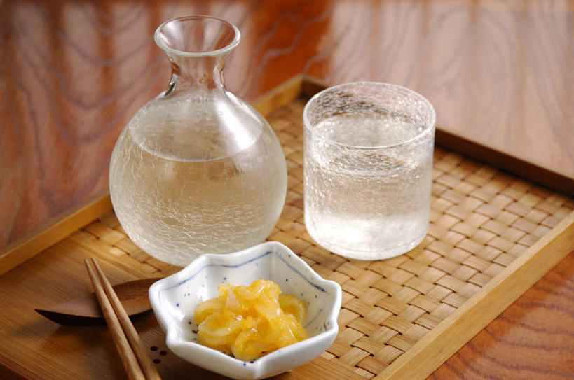 清酒,无人,横图,俯视,室内,特写,白天,烹饪,筷子,杯子,餐具,日本料理,料理,食品,酒类,开胃菜,文化,传统,菜肴,美食,玻璃制品,酒,食物,饮料,水杯,日式料理,日式,佳肴,礼节,礼仪,玻璃杯,进餐用具,烹调用具,彩图,高角度拍摄