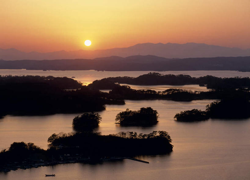 无人,横图,室外,白天,正面,旅游,度假,岛屿,海浪,海洋,美景,日落,山,日本,亚洲,景观,浪花,山峰,晚霞,霞光,山峦,娱乐,自然,海水,黄昏,享受,休闲,景色,彩霞,放松,自然风光,海景,东亚,本州,本州岛,日本国,宫城,宫城县,东北地方,松岛,大海,风浪,海,海水的波动,近岸浪,列岛,群岛,涌浪,诸岛,夕阳,彩图