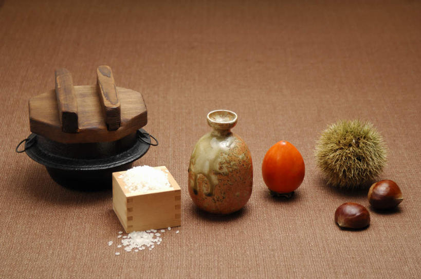 米饭,无人,横图,俯视,室内,白天,餐具,一堆,许多,堆叠,堆积,陶瓷,栗子,陶瓷制品,饭,锅,酒瓶,一个,瓶子,容器,摄影,影棚,单个,储藏,堆,五谷,储存,进餐用具,烹调用具,彩图,高角度拍摄,影棚拍摄,拍摄,贮存,清酒瓶