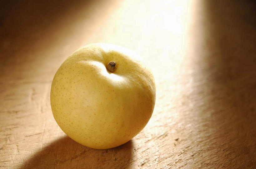 无人,横图,俯视,室内,特写,白天,梨,水果,阴影,新鲜,光线,影子,生食,食品,果实,食物,一个,香梨,摄影,有机食品,绿色食品,影棚,单个,生梨,彩图,高角度拍摄,影棚拍摄,拍摄