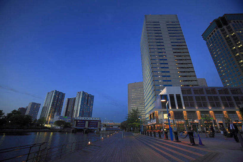 无人,高楼大厦,栏杆,横图,室外,白天,仰视,旅游,度假,河流,美景,水,城市风光,城市,大厦,建筑,路灯,摩天大楼,东京,日本,亚洲,阴影,光线,影子,阶梯,河水,景观,水流,围栏,灯光,品川区,娱乐,护栏,台阶,灯,蓝色,蓝天,天空,阳光,天,享受,休闲,景色,放松,照明设备,东亚,本州,关东地方,本州岛,日本国,东京都,彩图,低角度拍摄,大楼,高层建筑,高楼,摩天楼