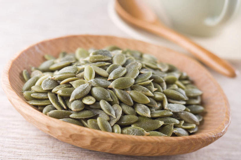 无人,横图,俯视,室内,特写,白天,烹饪,中餐,餐桌,桌子,杯子,餐具,朦胧,模糊,碟子,盘,勺子,料理,食品,菜肴,美食,食物,盘子,水杯,调羹,碟,汤匙,中式,一盘,佳肴,餐台,瓜子,茶杯,彩图,高角度拍摄