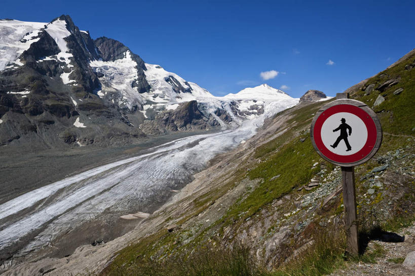 无人,横图,室外,白天,正面,旅游,度假,草地,草坪,河流,美景,山,水,雪,雪山,植物,大雪,指示牌,奥地利,欧洲,湍急,标志,文字,冰,河水,积雪,景观,山峰,水流,雪景,云,云朵,冬季,冬天,山峦,云彩,娱乐,标识,草,蓝色,绿色,白云,蓝天,天空,自然,天,享受,休闲,景色,放松,寒冷,晴朗,冰冷,自然风光,中欧,严寒,奥地利共和国,冰凉,酷寒,凛冽,极冷,大格洛克纳山,格洛克纳山,晴空,彩图