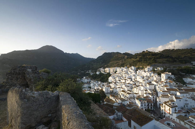 无人,家,横图,俯视,航拍,室外,白天,旅游,度假,美景,森林,山,山脉,树林,植物,西班牙,欧洲,房屋,屋子,景观,山峰,围墙,山峦,娱乐,楼房,安达卢西亚,住宅,树,树木,绿色,蓝天,天空,自然,群山,天,享受,休闲,景色,放松,生长,成长,南欧,自然风光,安达鲁西亚,马拉加省,马拉加,西班牙王国,安达卢西亚自治区,卡萨雷斯,玩耍,彩图,高角度拍摄,房子