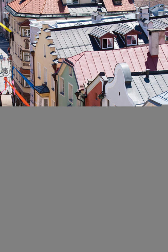 无人,家,竖图,俯视,室外,白天,度假,美景,窗户,城市风光,城市,奥地利,欧洲,房屋,墙,屋顶,屋子,景观,公寓,顶棚,娱乐,洋房,楼房,玻璃窗,墙壁,墙面,住宅,享受,休闲,景色,放松,中欧,首府,因斯布鲁克,奥地利共和国,蒂罗尔,蒂罗尔州,彩图,高角度拍摄,房子