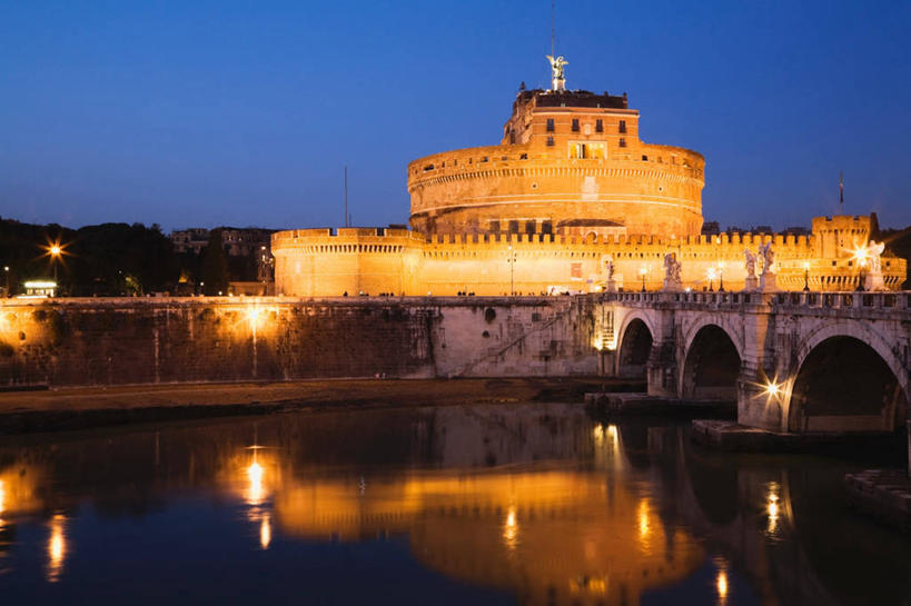 无人,横图,室外,夜晚,正面,旅游,度假,河流,石头,名胜古迹,水,标志建筑,地标,建筑,路灯,照明,意大利,欧洲,罗马,阴影,遗迹,光线,石子,影子,堡垒,城堡,河水,水流,建筑群,天桥,桥,灯光,首都,古迹,文物,娱乐,建设,古建筑,灯,享受,休闲,旅游胜地,放松,人行桥,照亮,照明设备,要塞,南欧,古文明,意大利共和国,设防,石块,彩图,哈德良桥,圣天使桥