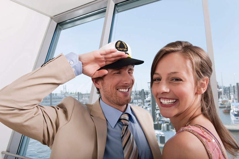 帆船,西方人,两个人,家庭,夫妻,商务人士,商务男性,站,笑,微笑,露齿笑,横图,室内,白天,正面,衬衫,爱情,窗户,船,欧洲,欧洲人,套装,浪漫,注视,玻璃窗,交通工具,观察,看,站着,温暖,温馨,一家人,恩爱,恋人,观看,和睦,察看,敬礼,关注,致敬,商务装,工薪阶层,男人,男性,年轻男性,年轻女性,女人,女性,白种人,情侣,白领,上班族,站立,半身,彩图,衬衣,伴侣,融洽