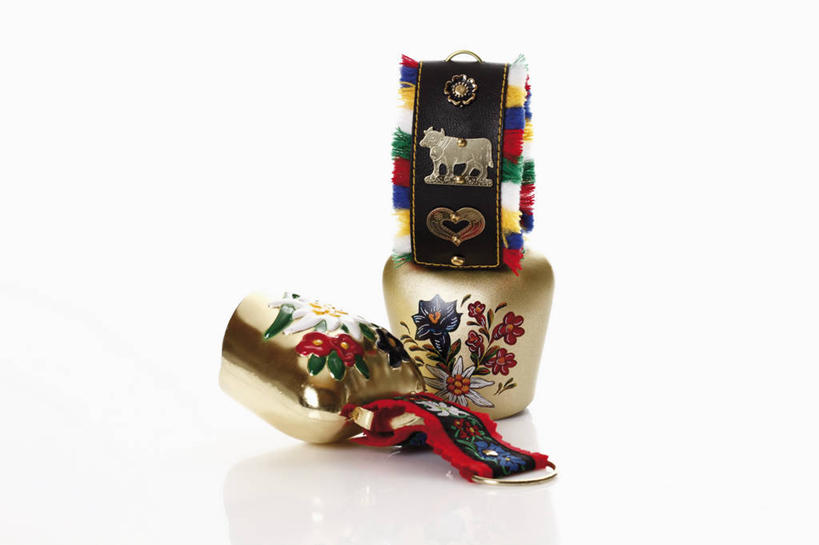 无人,横图,室内,特写,白天,白色背景,正面,爱情,静物,雕塑,阴影,爱心,艺术,装饰,反射,雕刻,雕像,影子,浪漫,工艺品,温暖,温馨,心形,恩爱,摄影,影棚,纪念,美术,和睦,主题,陈列,功能,美学,牛铃,心型,彩图,影棚拍摄,拍摄,融洽