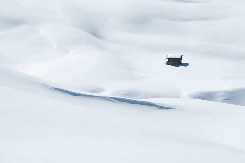 无人,家,木屋,横图,俯视,室外,白天,旅游,度假,美景,山,雪,雪山,大雪,意大利,欧洲,阴影,光线,影子,冰,积雪,景观,山峰,雪景,冬季,冬天,山峦,娱乐,住宅,阳光,自然,享受,休闲,景色,放松,寒冷,冰冷,南欧,自然风光,意大利共和国,严寒,冰凉,酷寒,凛冽,凛凛,极冷,南蒂罗尔,彩图,高角度拍摄,茅舍,茅屋,棚屋,小木屋,小屋