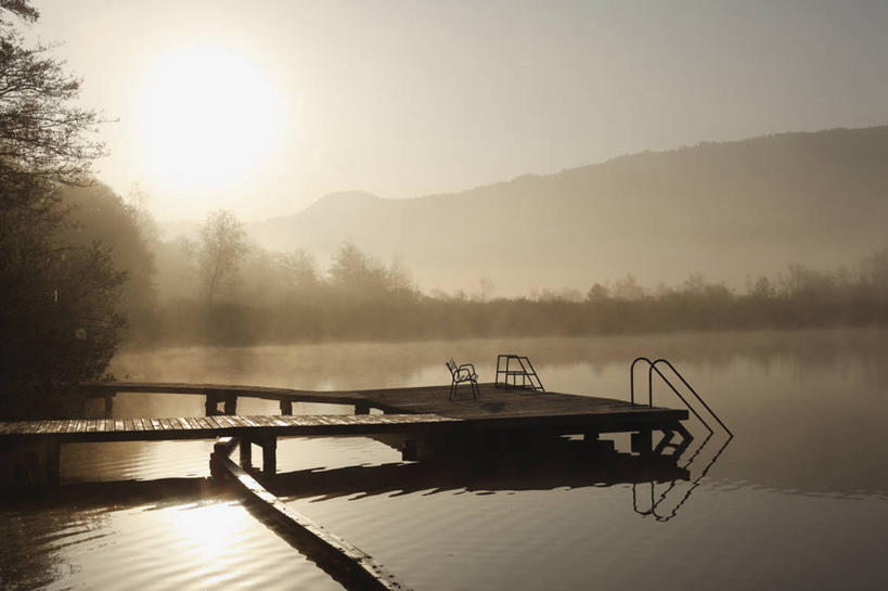 无人,码头,横图,室外,白天,正面,旅游,度假,湖,湖泊,美景,日落,树林,水,植物,雾,港口,奥地利,欧洲,波纹,朦胧,模糊,木板,湖面,景观,水流,水面,晚霞,霞光,落日,桥,木桥,涟漪,娱乐,栈桥,树,树木,绿色,倒影,水纹,自然,黄昏,波浪,湖水,享受,休闲,景色,彩霞,放松,生长,成长,人行桥,木板桥,迷雾,倒映,自然风光,中欧,水晕,奥地利共和国,夕照,反照,薄暮,克恩顿州,卡林西亚,克恩滕州,大雾,夕阳,彩图,傍晚,摆渡口,埠头,渡口,渡头,港湾,海港,货运码头,口岸,商港,斜阳