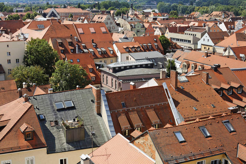无人,家,横图,俯视,航拍,室外,白天,旅游,度假,美景,树林,植物,城市风光,城市,建筑,德国,欧洲,瓦片,房屋,屋顶,屋子,景观,公寓,建筑群,顶棚,瓦,娱乐,建设,洋房,楼房,住宅,树,树木,绿色,自然,享受,休闲,景色,放松,建造,生长,成长,西欧,鸟瞰,屋瓦,德意志联邦共和国,巴伐利亚,巴伐利亚州,拜恩州,拜恩自由州,雷根斯堡,雷根斯堡县,彩图,高角度拍摄,房子,上普法尔茨行政区