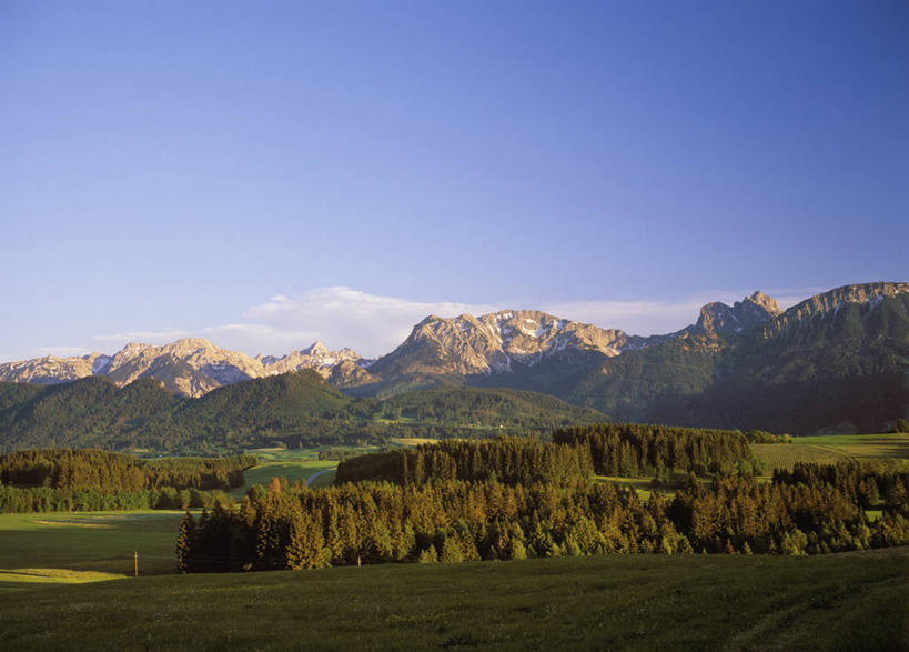 无人,横图,室外,白天,正面,旅游,度假,美景,森林,山,山脉,树林,植物,德国,欧洲,阴影,光线,影子,景观,山峰,云,云朵,山峦,云彩,娱乐,树,树木,蓝色,绿色,白云,蓝天,天空,阳光,自然,群山,天,享受,休闲,景色,放松,生长,晴朗,成长,西欧,自然风光,德意志联邦共和国,巴伐利亚,巴伐利亚州,拜恩州,拜恩自由州,施瓦本行政区,晴空,彩图