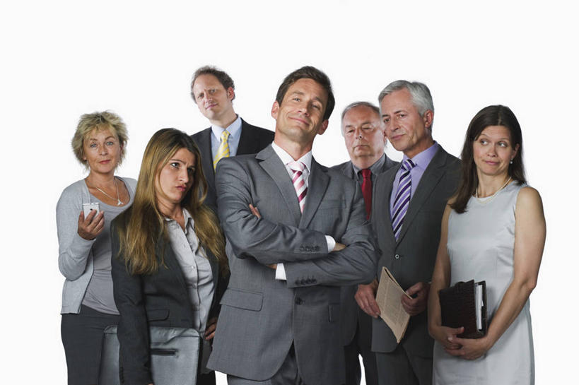 西方人,同事,商务人士,商务男性,商务女性,站,笑,打电话,双手交叉,微笑,横图,室内,白天,白色背景,正面,衬衫,成功,合作,团队,集体,信心,电脑,笔记本电脑,电话,手机,欧洲,欧洲人,阴影,套装,反射,网络,材料,档案,文件,影子,领带,许多人,注视,通讯设备,队伍,资料,观察,看,站着,一群人,摄影,影棚,观看,察看,无线,领导,双手抱胸,象征,庄重,成就,关注,文档,通信设备,商务装,身份,无线网络,合伙,领袖,无线上网,便携式电脑,工薪阶层,平板电脑,正式,地位,嫉妒,交流,手提电脑,老年男性,老年女性,男人,男性,女人,女性,中年男性,中年女性,白种人,白领,上班族,沟通,通话,站立,半身,彩图,影棚拍摄,衬衣,拍摄