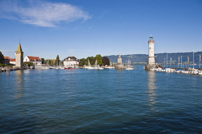 无人,家,横图,室外,白天,正面,度假,海浪,海洋,美景,城市风光,城市,道路,德国,欧洲,阴影,光线,信息,影子,房屋,屋子,景观,浪花,云,云朵,灯塔,交通,云彩,方向,娱乐,楼房,住宅,蓝色,白云,蓝天,天空,阳光,海水,天,享受,休闲,景色,放松,晴朗,引导,指引,西欧,海景,德意志联邦共和国,巴伐利亚,巴伐利亚州,拜恩州,拜恩自由州,航标,林道,大海,风浪,海,海水的波动,近岸浪,涌浪,晴空,彩图,房子,导航