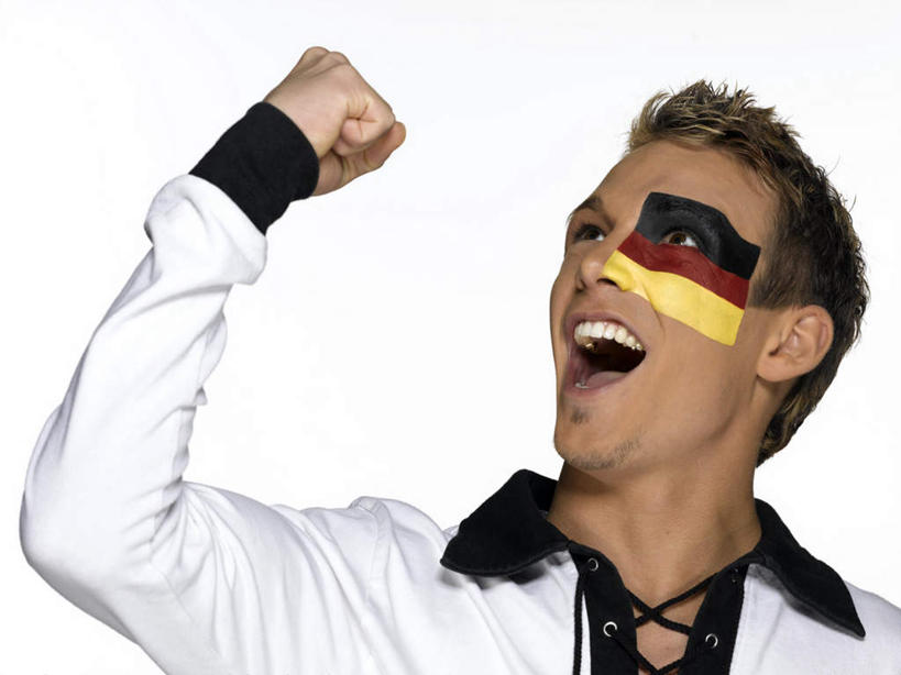 西方人,脸,头,脸颊,拳,一个人,举,横图,室内,特写,白天,白色背景,正面,快乐,兴奋,骄傲,成功,胜利,旗帜,国旗,德国,欧洲,欧洲人,仅一个男性,仅一个人,服装,休闲装,肩膀,仅一个年轻男性,衣服,托,张嘴,休闲,休闲服,自信,摄影,服饰,影棚,西欧,张大嘴巴,德意志联邦共和国,男人,男性,年轻男性,白种人,头部,脸部,脸蛋,面部,拳头,旗,张开嘴,举起,举手,举着,向上举,向上伸,向上托,半身,彩图,影棚拍摄,欢乐,开心,拍摄