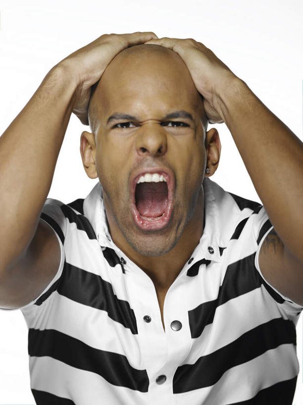 西方人,脸,头,脸颊,一个人,站,摸,竖图,室内,特写,白天,白色背景,正面,失败,欧洲,非洲,黑人,欧洲人,仅一个男性,仅一个人,抚摸,服装,沮丧,注视,休闲装,仅一个年轻男性,衣服,观察,看,站着,休闲,难受,休闲服,无奈,摄影,服饰,影棚,观看,失望,悲伤,察看,伤心,难过,关注,失落,颓废,挫败,受挫,落败,落空,错过,失足,失意,失策,失算,颓丧,衰颓,悲哀,懊丧,颓靡,气馁,丧气,败北,挫折,失利,男人,男性,年轻男性,非洲人,头部,脸部,脸蛋,面部,触摸,接触,站立,半身,彩图,影棚拍摄,拍摄