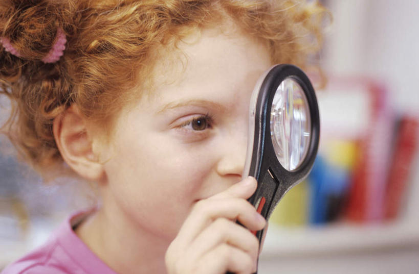 西方人,儿童,脸,头,眼睛,脸颊,眉毛,睫毛,一个人,横图,室内,特写,白天,正面,看书,阅读,纯洁,仪器,书籍,欧洲,欧洲人,瞳孔,仅一个女性,仅一个人,握,学习,服装,检查,朦胧,模糊,反射,分析,科学,放大镜,拿,拿着,注视,休闲装,小孩,衣服,书本,观察,看,仅一个小孩,休闲,休闲服,可爱,清晰,探索,童年,童趣,读书,浏览,握着,眼部,服饰,放大,观看,仔细,透镜,察看,凸透镜,聚焦,关注,童真,烂漫,无邪,光学,清楚,天真,女孩,女人,女性,白种人,孩子,头部,睫,脸部,脸蛋,眉,面部,眼,眼睫毛,眼眉,书,图书,半身,彩图,眼眉毛,女生