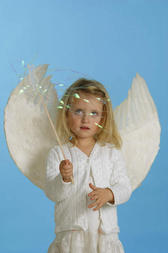 西方人,儿童,一个人,站,竖图,室内,白天,正面,纯洁,欧洲,欧洲人,仅一个女性,仅一个人,天使,握,蓝色背景,服装,翅膀,棒子,拿,拿着,注视,小孩,衣服,观察,看,站着,仅一个小孩,可爱,童年,童趣,握着,摄影,服饰,影棚,观看,察看,神圣,衣着,穿着,关注,善良,表演服,演出服,童真,信徒,烂漫,无邪,使者,衣饰,道具服,圣洁,天真,女孩,女人,女性,白种人,孩子,站立,半身,彩图,影棚拍摄,拍摄,女生