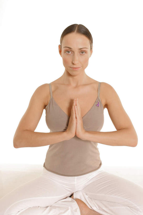 一个人,坐,闭眼,盘腿,竖图,室内,白天,白色背景,正面,运动服,锻炼,瑜伽,运动,仅一个女性,仅一个人,服装,祝福,虔诚,衣服,祈祷,双手合十,仅一个中年女性,养生,摄影,服饰,影棚,衣着,穿着,感谢,合掌,合十礼,合掌礼,合十,莲华合掌,感恩,衣饰,体育,女人,女性,中年女性,闭眼睛,闭着眼,闭着眼睛,盘腿而坐,盘膝,盘着腿的,盘着腿坐,双腿交叉,坐着,半身,彩图,影棚拍摄,健身,拍摄,运动装