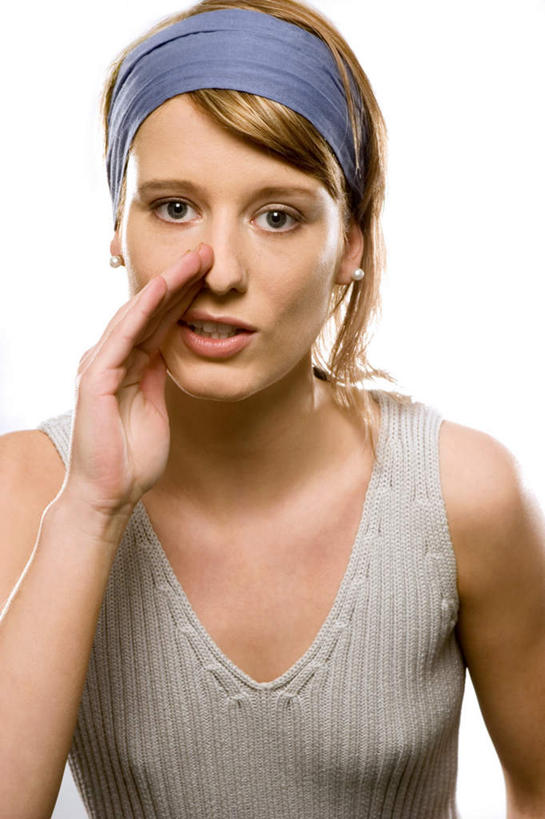 西方人,嘴,一个人,站,竖图,室内,白天,白色背景,正面,欧洲,欧洲人,仅一个年轻女性,仅一个女性,仅一个人,服装,背心,束发带,注视,衣服,观察,看,站着,摄影,服饰,影棚,观看,察看,衣着,穿着,关注,私语,密语,耳语,衣饰,年轻女性,女人,女性,白种人,口,口腔,嘴巴,嘴唇,站立,半身,彩图,影棚拍摄,拍摄,捂着