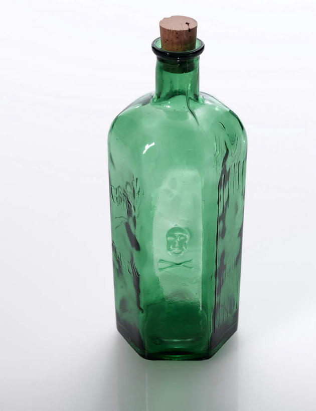 无人,竖图,俯视,室内,特写,白天,白色背景,静物,阴影,反射,影子,玻璃制品,一个,绿色,玻璃瓶,瓶子,瓶盖,摄影,影棚,单个,彩图,高角度拍摄,影棚拍摄,拍摄