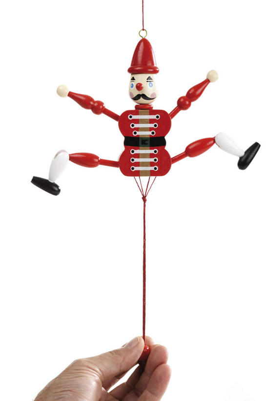 西方人,手,一个人,站,竖图,室内,特写,白天,白色背景,正面,摆设,欧洲,欧洲人,仅一个男性,仅一个人,艺术,装饰,人偶,拿,拿着,文化,装饰品,仅一个年轻男性,模型,装饰物,工艺品,站着,手部,摄影,影棚,单手,华丽,修饰,点缀,高雅,木偶,饰物,简洁,衬托,美观,雅致,雅观,木偶人,木人,男人,男性,年轻男性,白种人,站立,半身,彩图,影棚拍摄,拍摄