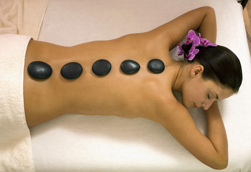 西方人,一个人,躺,闭眼,横图,俯视,室内,白天,石头,床,欧洲,欧洲人,仅一个年轻女性,仅一个女性,仅一个人,一排,许多,阴影,整齐,装饰,盛开,反射,纺织物,石子,影子,双人床,床单,花蕾,扭头,被子,裸露,花,花瓣,花朵,鲜花,排列,紫色,毛巾,花苞,花蕊,趴着,清洁,转头,鹅卵石,保暖,华丽,修饰,点缀,高雅,被单,队列,裸,按摩石,透气,防水,衬托,美观,雅致,雅观,淡泊,花中君子,储水,耐磨,吸水,卧着,兰花,年轻女性,女人,女性,白种人,石块,闭眼睛,闭着眼,闭着眼睛,趴,躺着,卧,半身,彩图,高角度拍摄