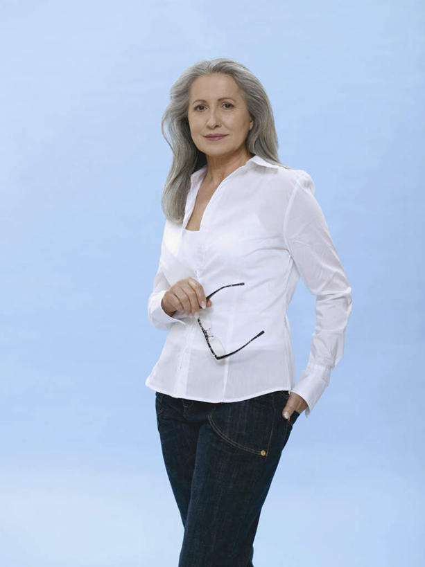 西方人,一个人,商务人士,商务女性,站,竖图,室内,白天,正面,欧洲,欧洲人,仅一个女性,仅一个人,握,蓝色背景,套装,眼镜,拿,拿着,注视,观察,看,站着,仅一个中年女性,握着,摄影,影棚,观看,察看,关注,商务装,手插袋,单手插袋,近视眼镜,工薪阶层,单手抄兜,单手放兜,女人,女性,中年女性,白种人,白领,上班族,插兜,手插兜,手放口袋,站立,半身,彩图,影棚拍摄,拍摄,手抄兜