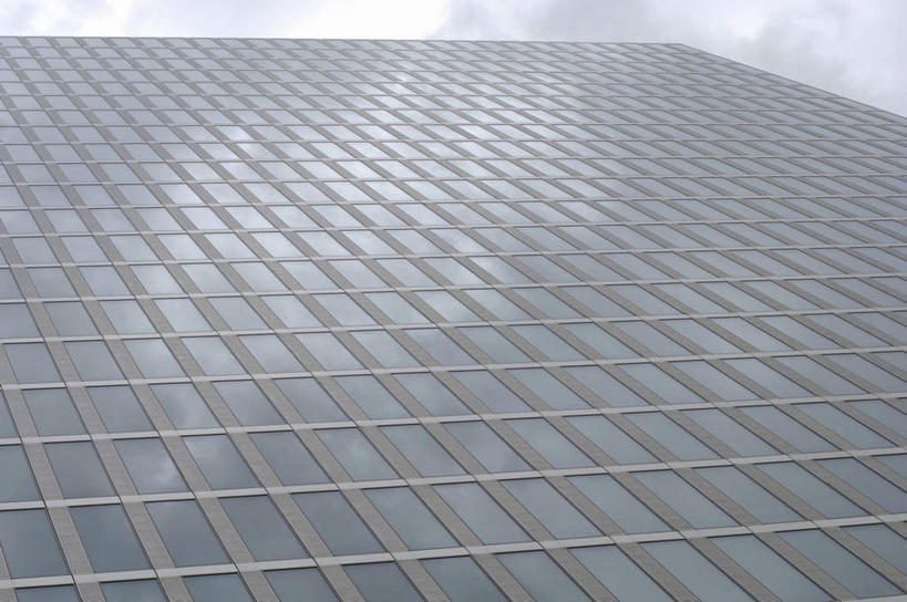 无人,高楼大厦,横图,室外,白天,仰视,窗户,落地窗,建筑,摩天大楼,一排,许多,阴影,整齐,光线,影子,云,云朵,云彩,玻璃窗,排列,蓝色,白云,蓝天,天空,阳光,天,晴朗,队列,玻璃幕墙,晴空,彩图,低角度拍摄,大楼,高层建筑,高楼,摩天楼