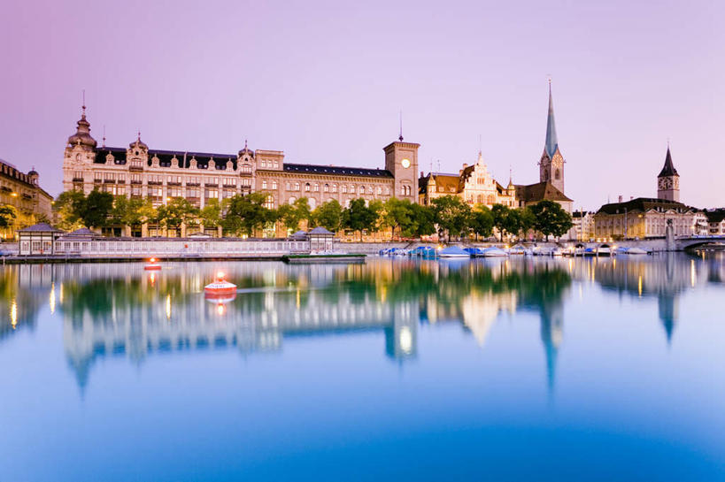 无人,家,教堂,横图,室外,白天,正面,旅游,度假,河流,名胜古迹,水,标志建筑,地标,建筑,路灯,照明,德国,欧洲,阴影,波纹,节日,遗迹,光线,影子,房屋,屋子,河水,水流,公寓,灯光,涟漪,古迹,文化,文物,娱乐,建设,古建筑,洋房,楼房,慕尼黑,圣母教堂,住宅,灯,倒影,水纹,天空,黄昏,波浪,天,祈祷,享受,休闲,健康,旅游胜地,放松,许愿,宗教,信仰,晴朗,纪念,祈求,照亮,倒映,基督教,照明设备,西欧,天主教,信念,古文明,万里无云,德意志联邦共和国,首府,水晕,巴伐利亚,巴伐利亚州,拜恩州,拜恩自由州,反照,薄暮,平安,晴空,晴空万里,彩图,傍晚,房子,大教堂,礼拜堂