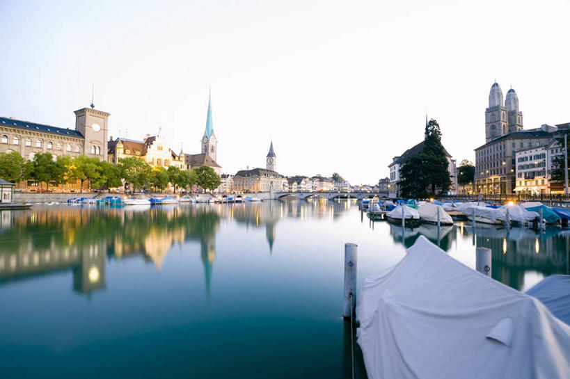 无人,家,教堂,横图,室外,白天,正面,旅游,度假,河流,名胜古迹,水,标志建筑,地标,建筑,路灯,照明,德国,欧洲,阴影,波纹,节日,遗迹,光线,影子,房屋,屋子,河水,水流,公寓,灯光,涟漪,古迹,文化,文物,娱乐,建设,古建筑,洋房,楼房,慕尼黑,圣母教堂,住宅,灯,蓝色,倒影,蓝天,水纹,天空,黄昏,波浪,天,祈祷,享受,休闲,健康,旅游胜地,放松,许愿,宗教,信仰,晴朗,纪念,祈求,照亮,倒映,基督教,照明设备,西欧,天主教,信念,古文明,万里无云,德意志联邦共和国,首府,水晕,巴伐利亚,巴伐利亚州,拜恩州,拜恩自由州,反照,薄暮,平安,晴空,晴空万里,彩图,傍晚,房子,大教堂,礼拜堂